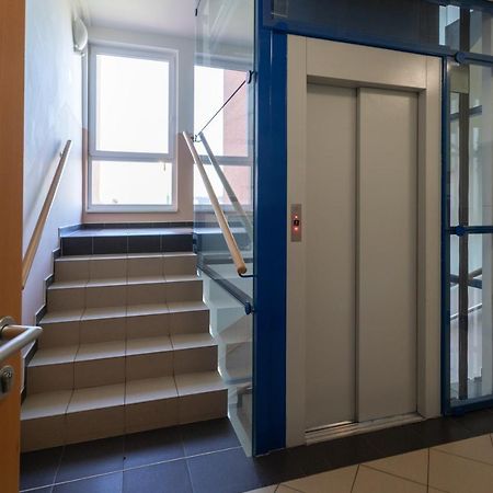 Sunny Apartment In Modrany By Prague Days المظهر الخارجي الصورة