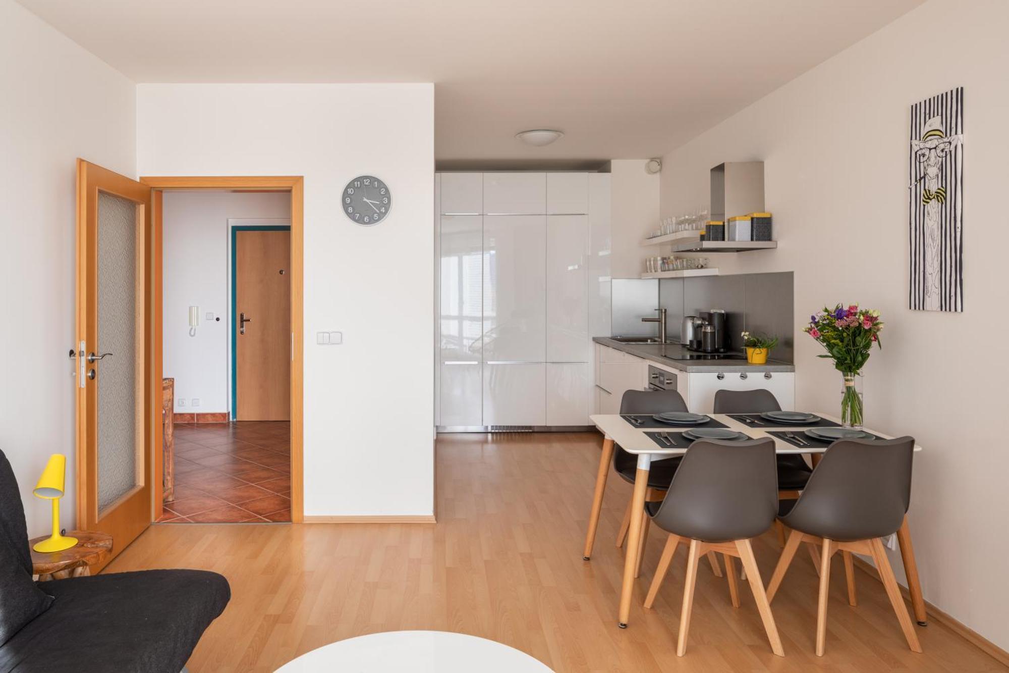 Sunny Apartment In Modrany By Prague Days المظهر الخارجي الصورة